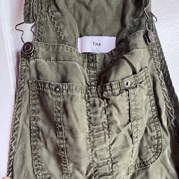 ARITZIA TNA Army Green Shortall Utility / Cargo Style Small - Picture 3 of 5